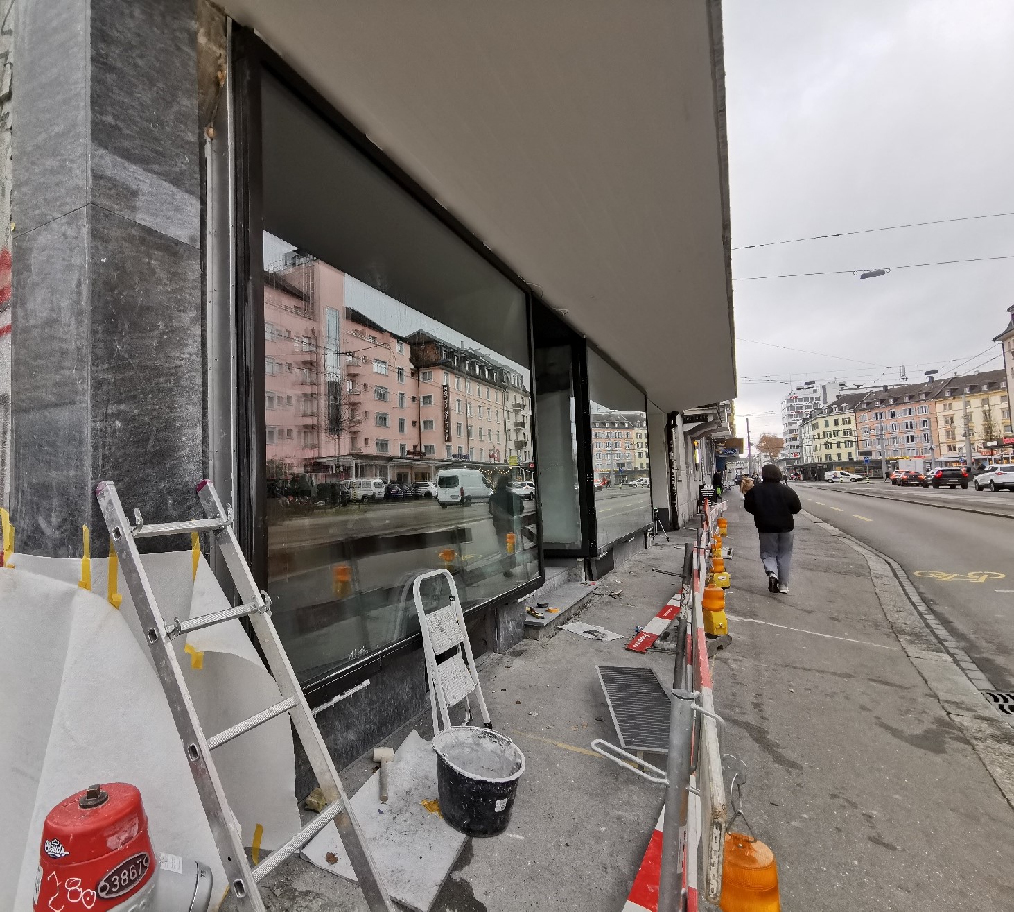 Ersatz Schaufensterfront und Umbau Gewerbefläche Erdgeschoss, Zürich